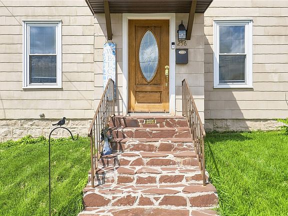 5th image of 256 W Fairview St