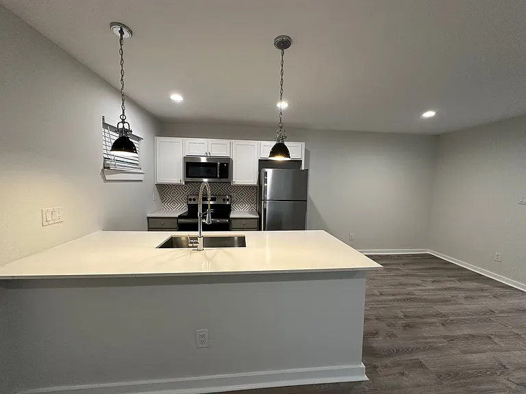The Republic Apartments — Photo 16