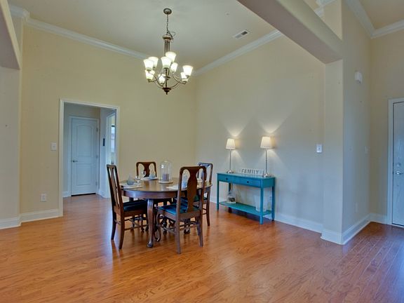 5th image of 3013 Hampstead Dr SE