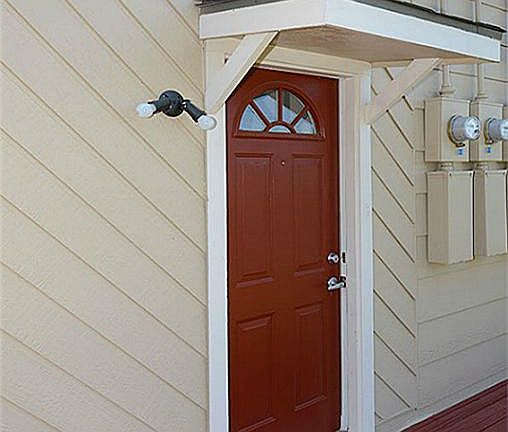 Extra side patio entrance area