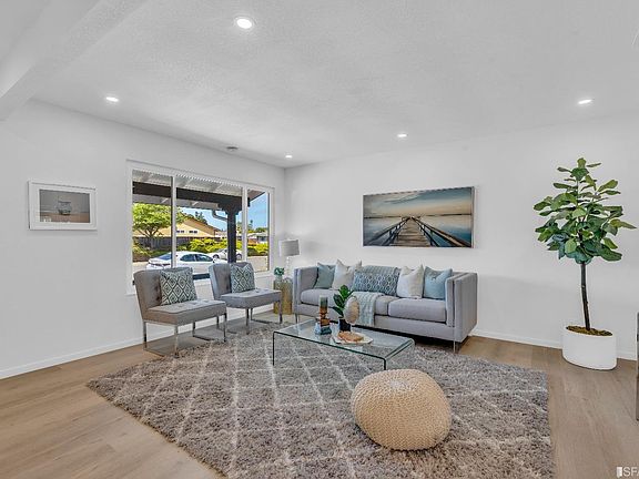 4th image of 32533 Shiela Way