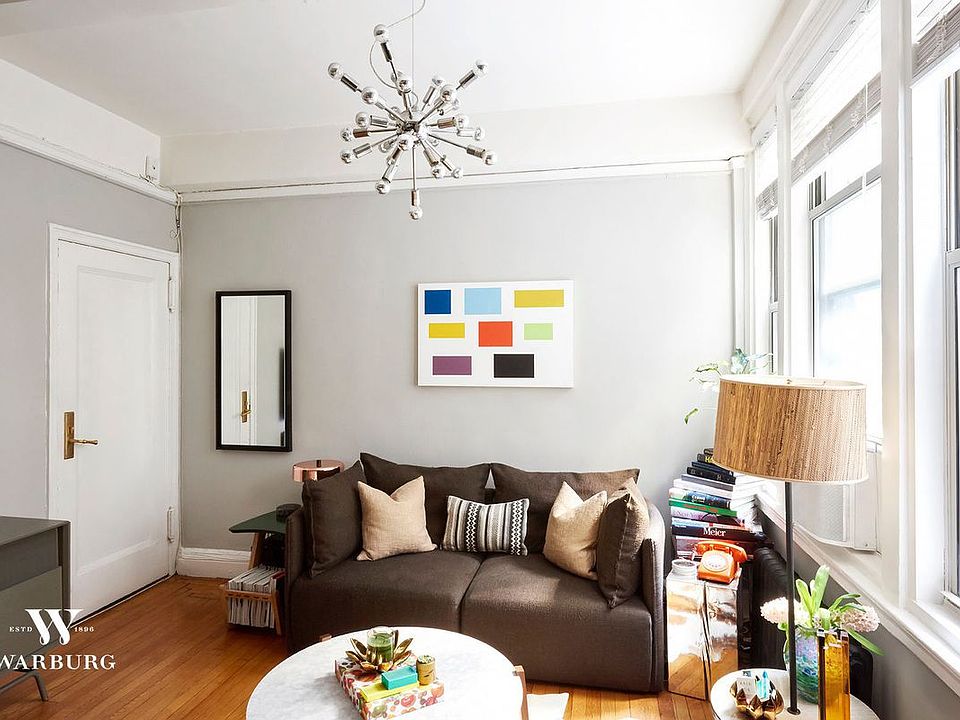 1st image of 325 W 45th St #107
