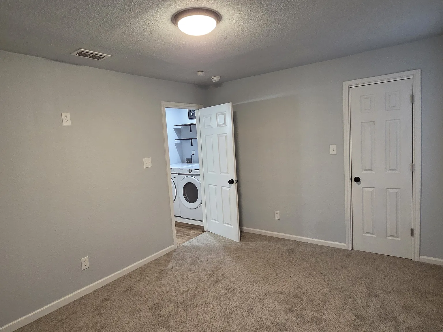 2001 N Lincoln Ave - 1 — Photo 4