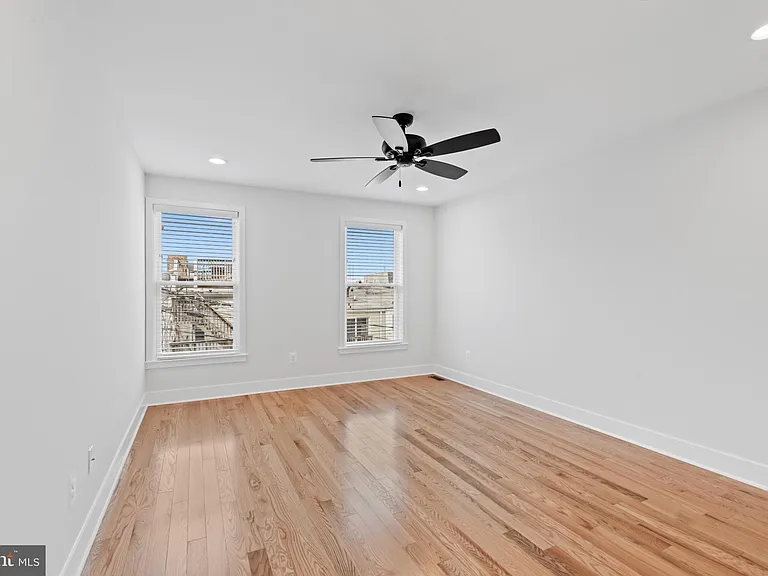 1434 Marshall St — Photo 18