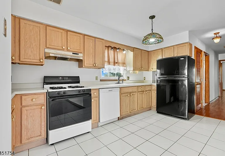 87 Cottage St — Photo 4