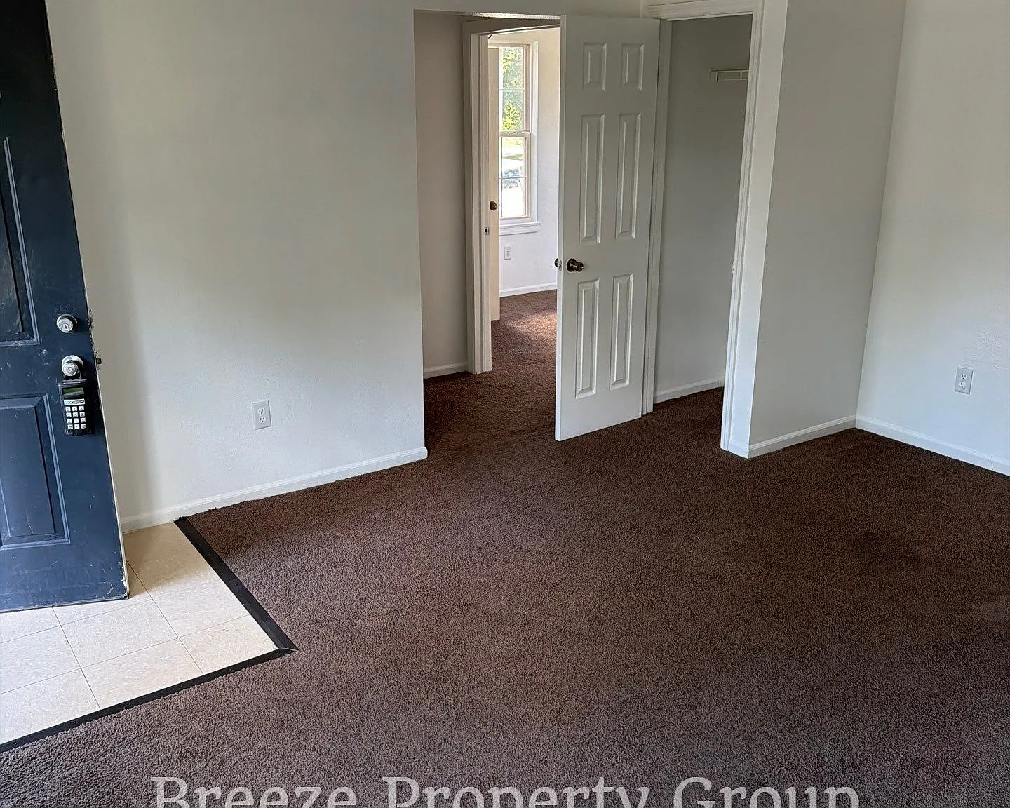 3 bed, 1079 sqft, $975 — Photo 2