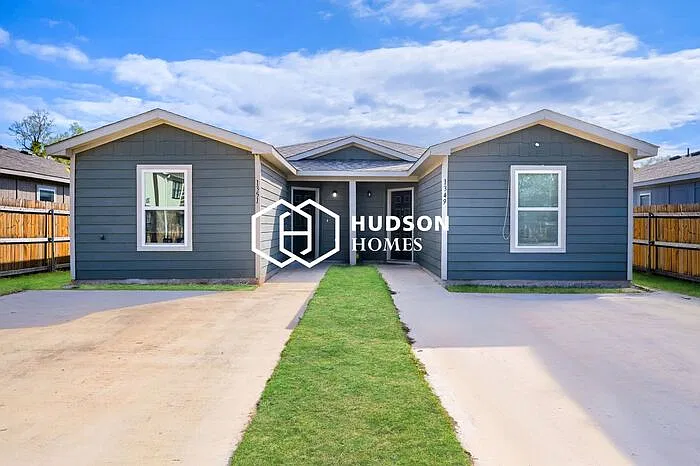 3 bed, 2.0 bath, 872 sqft, $1,635 — Photo 1
