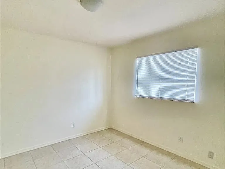 2703 SW 1st Ave — Photo 2