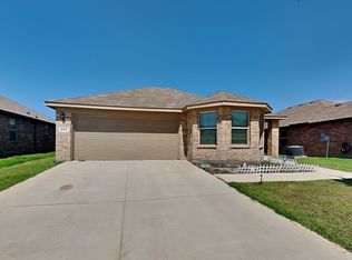 221 Abingdon St, Azle, TX 76020
