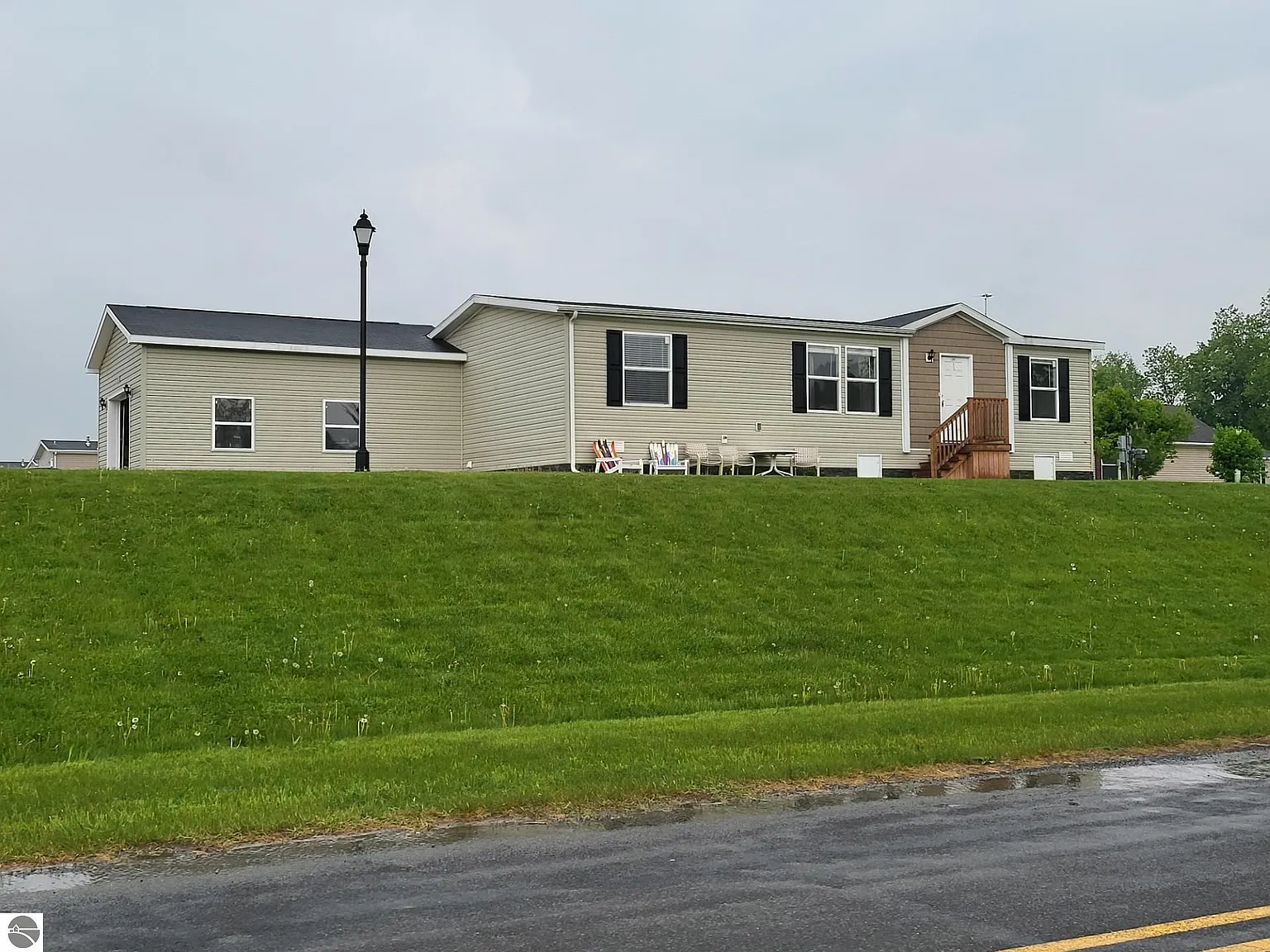 13519 Iowa Ave photo 1
