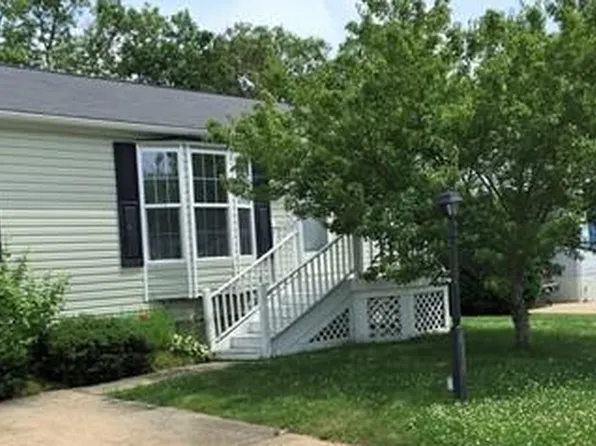 64 Robin Dr, Tiverton, RI 02878