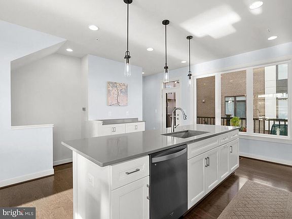 5th image of 16143 Columbus Ave