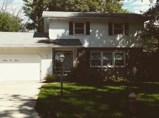 902 Lake George Dr, Hobart, IN 46342
