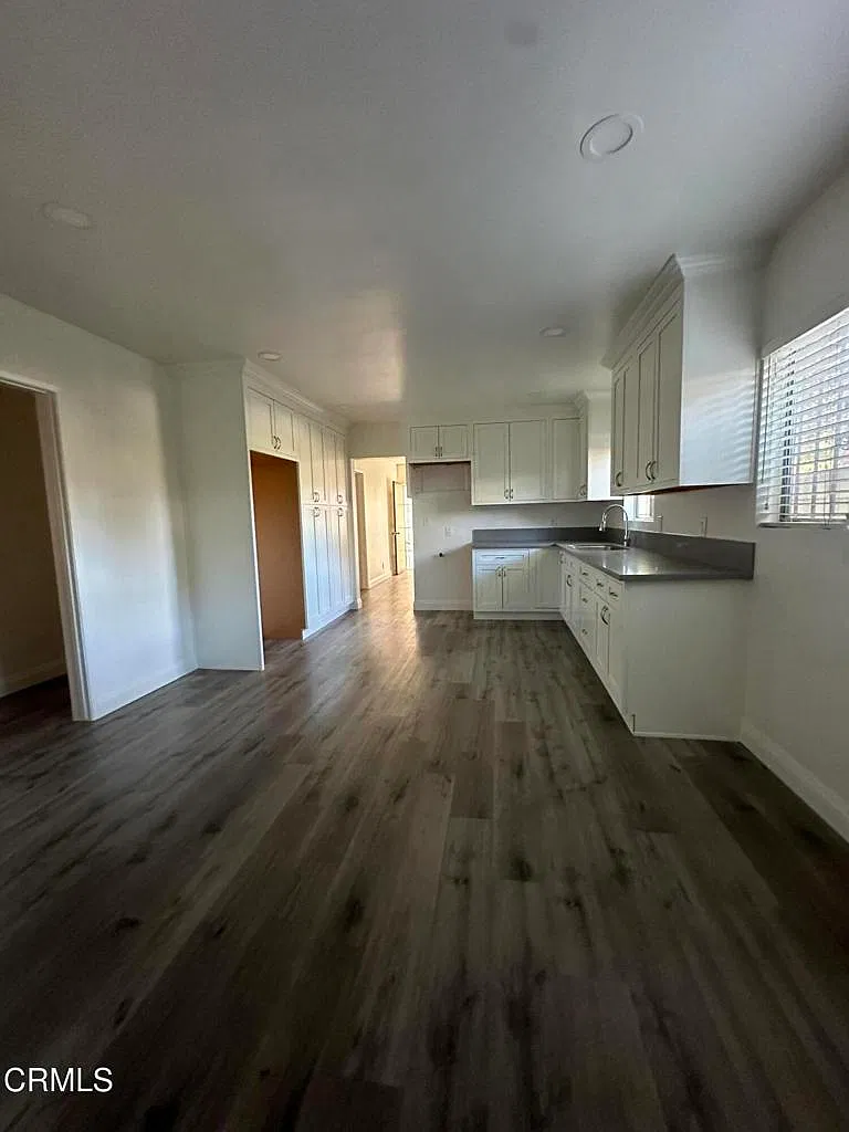 3 bed, 2.0 bath, 810 sqft, $2,625 — Photo 2