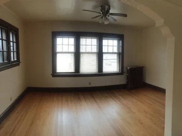 3069 S Kinnickinnic Ave, Milwaukee, WI