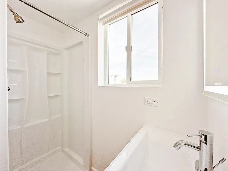 TL 1361 W 35th St — Photo 17