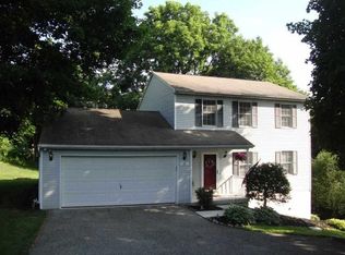 37 Hillside Ter, Glen Rock, PA 17327