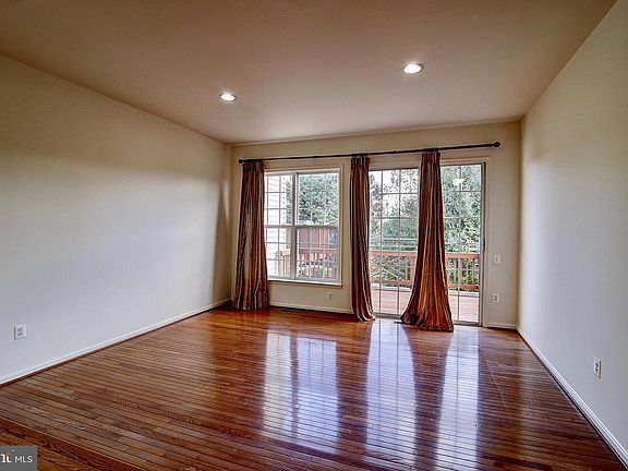 5th image of 45800 Mountain Pine Sq