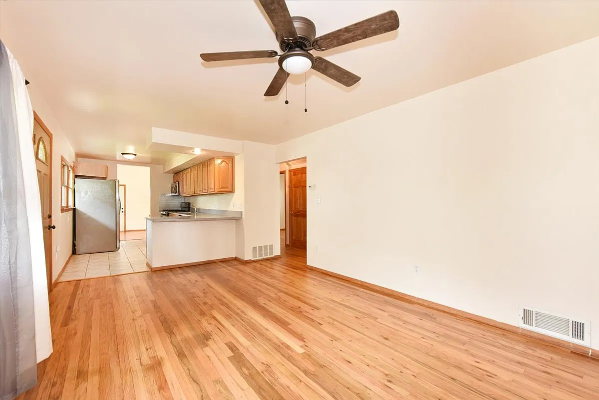 3 bed, 1085 sqft, $4,000 — Photo 4