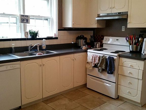 3rd image of 24 Ladel Ct