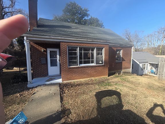 2nd image of 215 Stuart St