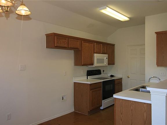 3rd image of 113 Stonehaven Pl