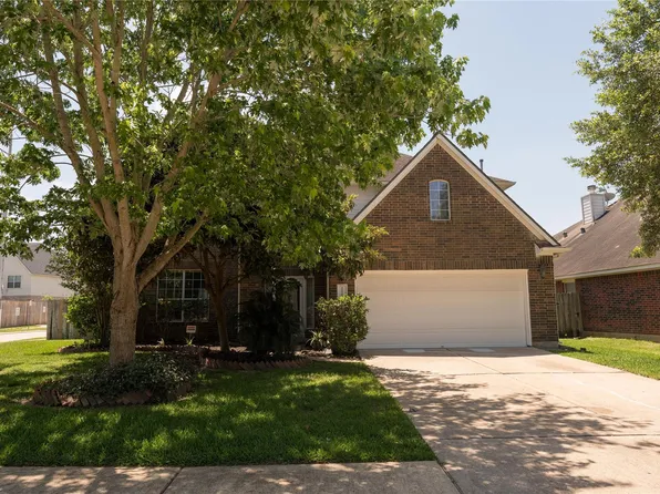 10102 Hidden Falls Dr, Pearland, TX 77584