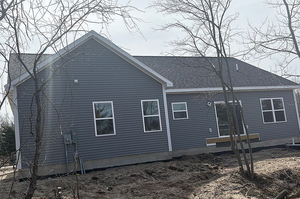 2nd image of 1006 Country Club Dr