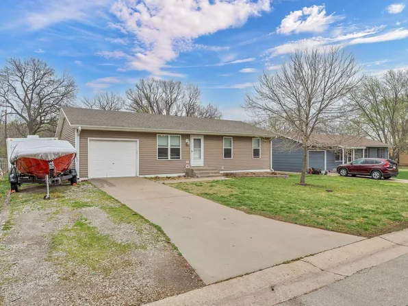 633 N 4th St, Carbondale, KS 66414