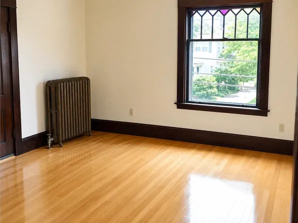 148 Maple St #2, Bangor, ME 04401