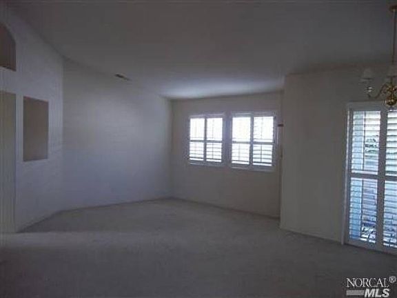 3rd image of 455 Mandarin Cir