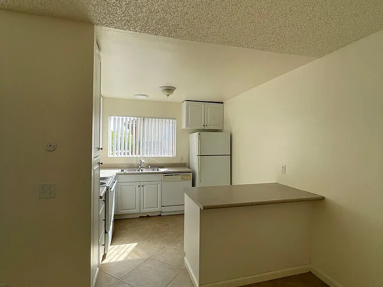 Mira Monte Apartments — Photo 3