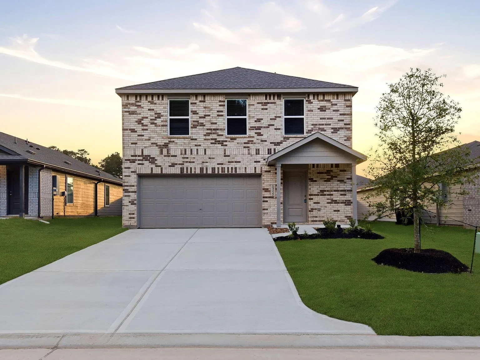 4 bed, 2.5 bath, 1979 sqft, $1,800 — Photo 1