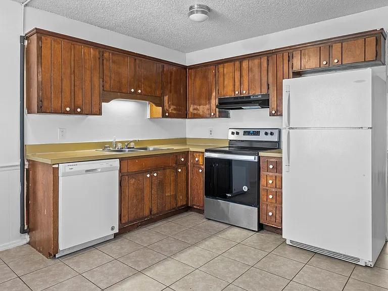 Evergreen Townhomes — Photo 4
