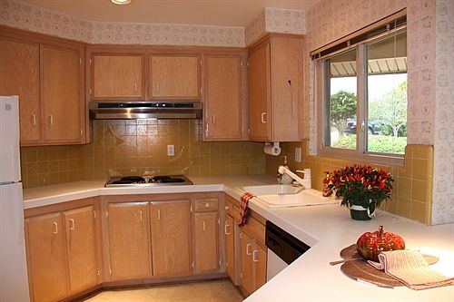 GENEROUS COUNTER SPACE