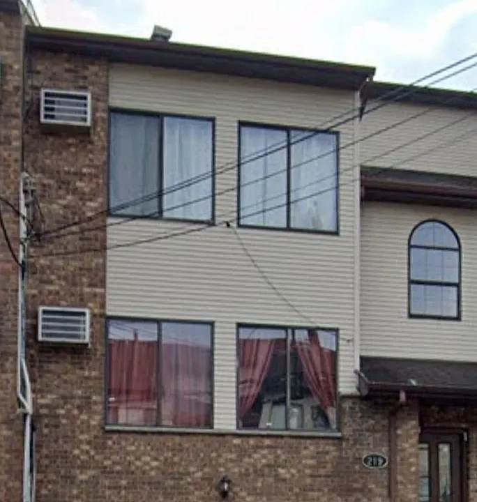 219 Roosevelt St #3
