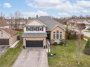 4 Endeavour Dr, Cambridge, ON N3C4C4