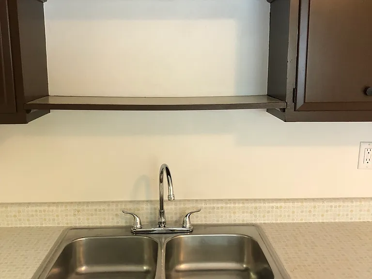 301 Wilshire Dr #1 — Photo 10
