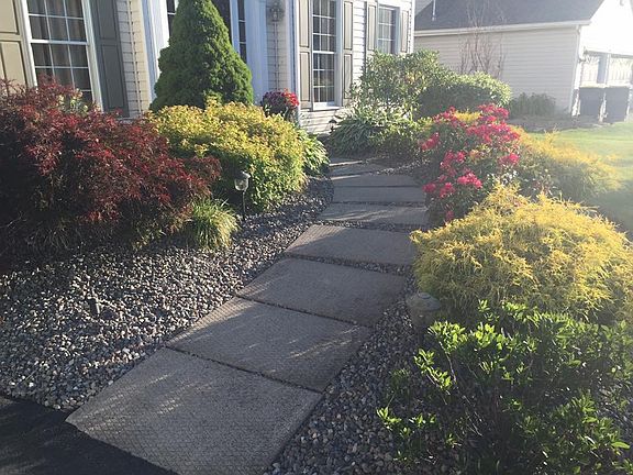4th image of 45 Chaucer Cir