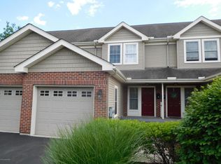 5 Oak Leaf Ln, East Stroudsburg, PA 18301
