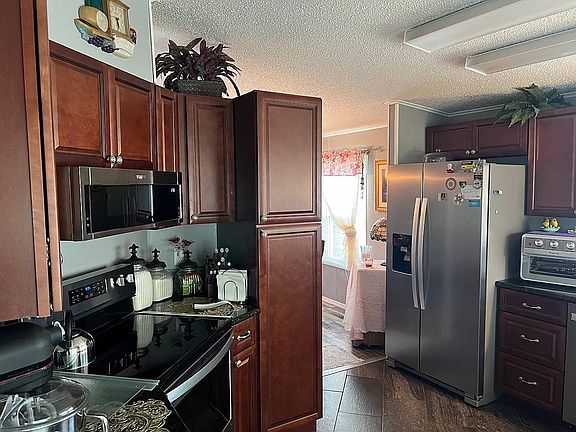4th image of 420 Pineview Dr
