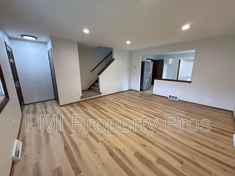 8150 S 88th St — Photo 7