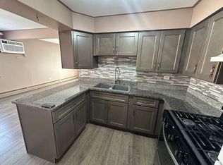 7816 W 79th Pl APT 2E, Bridgeview, IL 60455