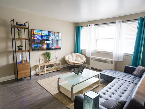 1011 Adelaide St N #1, London, ON N5Y 2M8