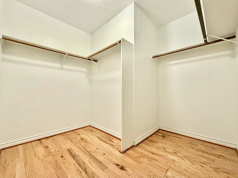 Walk-in-Closet