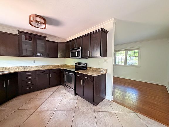5th image of 4979 Sequoia Ave