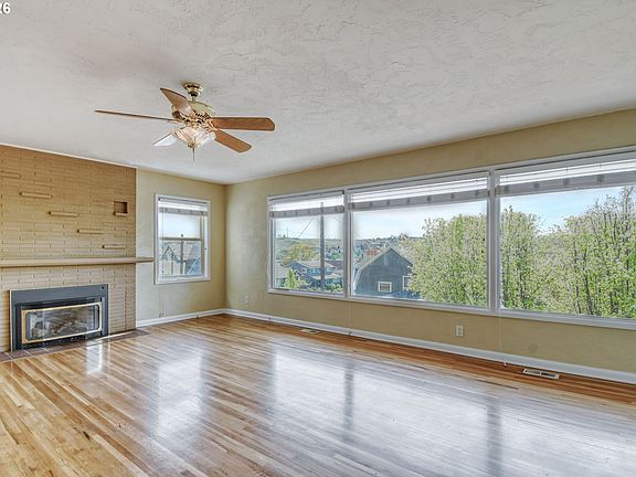 5th image of 207 NW Ellis Ave