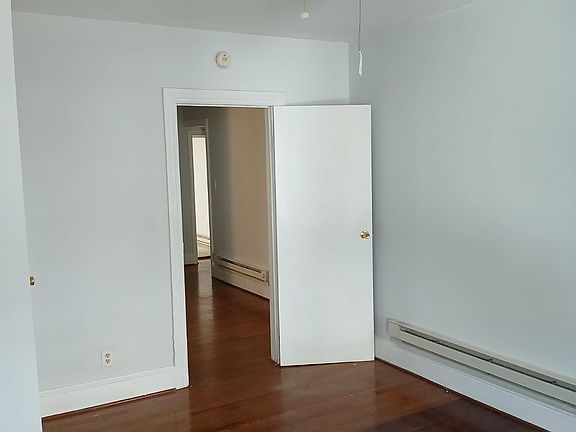 4th image of 409 Dupont St Floor 1