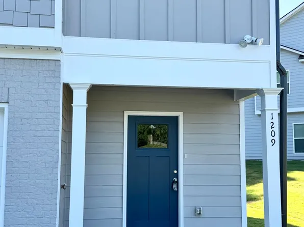 1209 McCoy St, Opelika, AL 36801