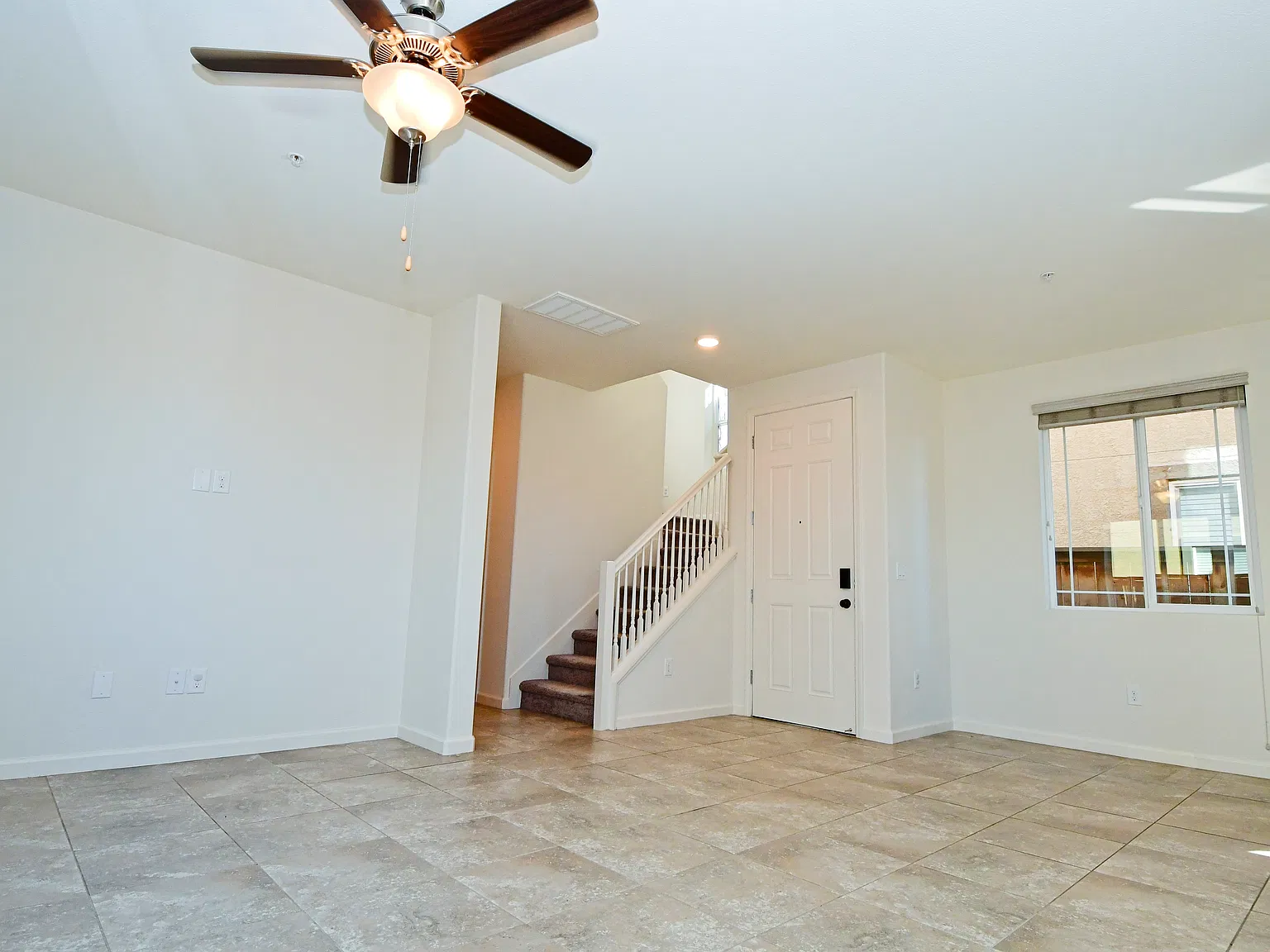 3 bed, 2.5 bath, 1801 sqft, $2,950 — Photo 3